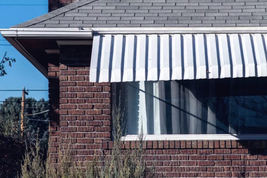 Markiser Enköping installerade på tegelvillan i förort efter kostnadsfritt hembesök